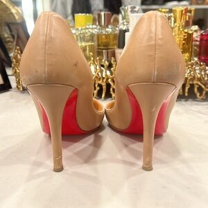 Christian Louboutin pointed toe nude pumps – 100 mm